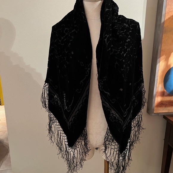 Vintage Square Black Velvet Shawl with knotted Macrame...